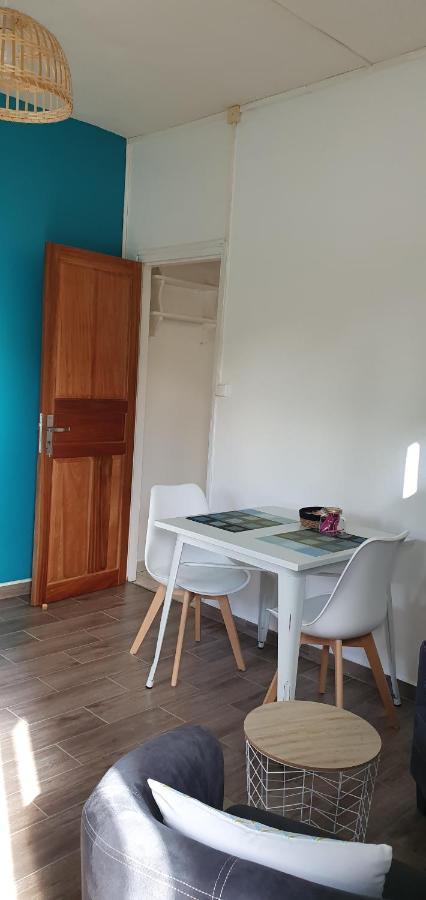 Appartement Meublé chez Gilbert à Le Tampon Extérieur photo